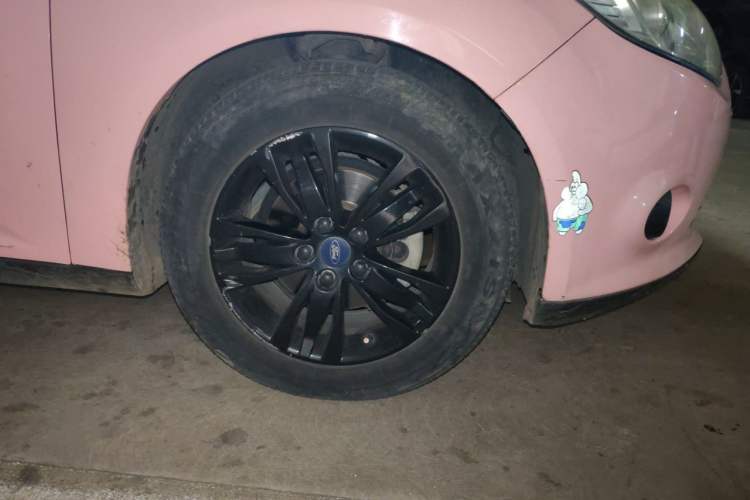 Used Ford Focus 2012 Hatchback 1.6L Automatic Comfort Model Right Front Wheel Hub
