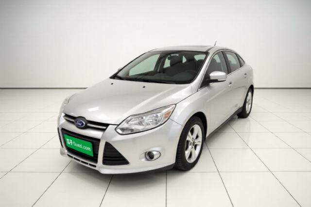 Ojetý Ford Focus 2012 Sedan 1.6L Manual Fashion Edition