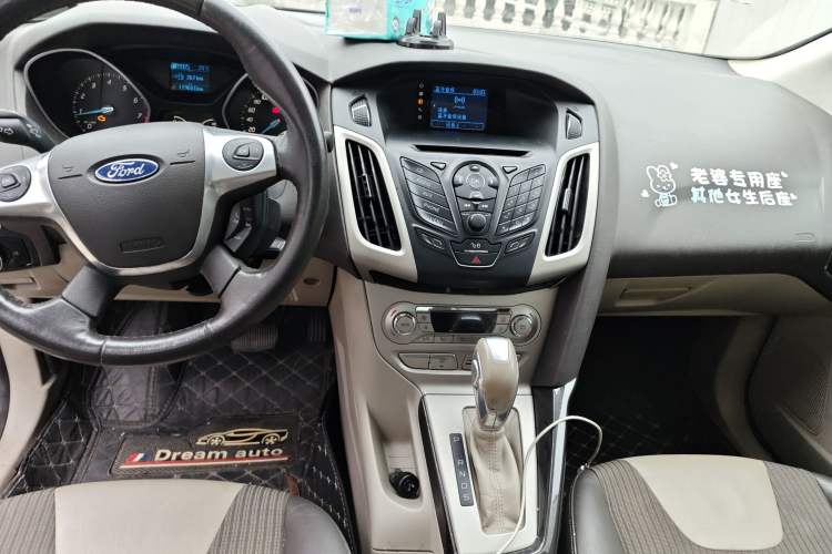 Used Ford Focus 2012 Sedan 1.6L Automatic Fashion Edition Audio And AC Panel