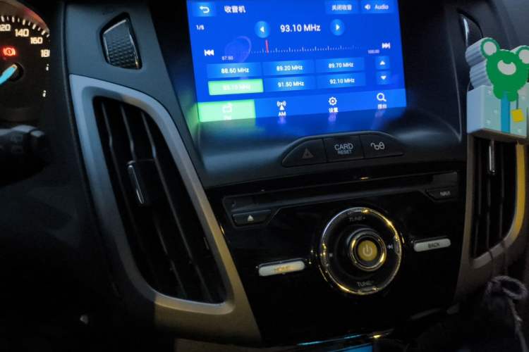 Used Ford Focus 2012 Hatchback 1.6L Automatic Fashion Edition Audio And AC Panel