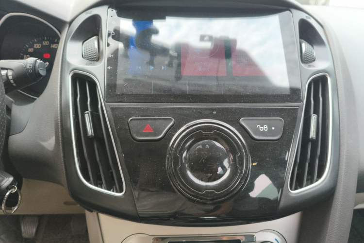 Used Ford Focus 2012 Hatchback 1.6L Manual Fashion Edition Audio And AC Panel