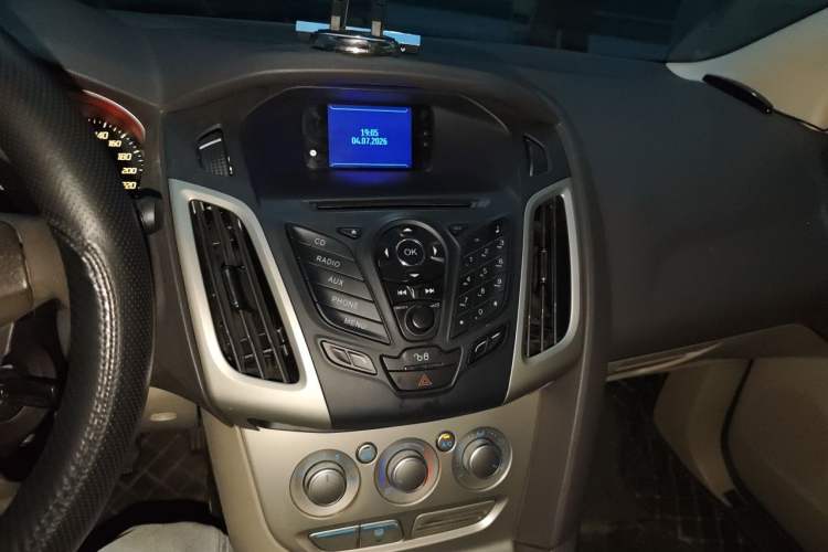 Used Ford Focus 2012 Sedan 1.6L Manual Comfort Model Audio And AC Panel