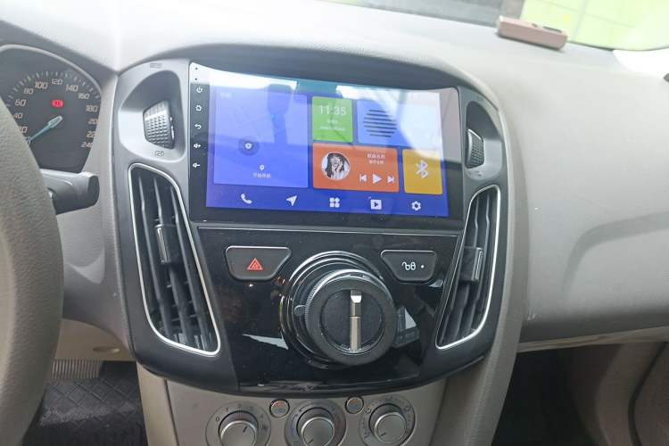 Used Ford Focus 2012 Sedan 1.6L Automatic Comfort Model Audio And AC Panel