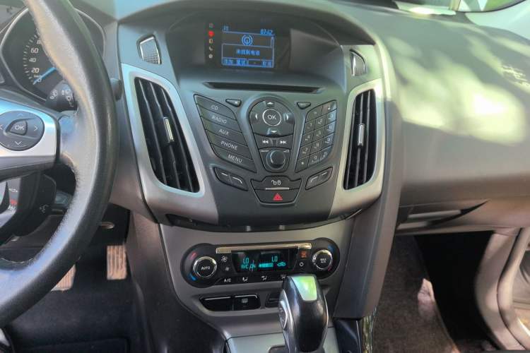 Used Ford Focus 2012 Sedan 1.6L Automatic Fashion Edition Audio And AC Panel
