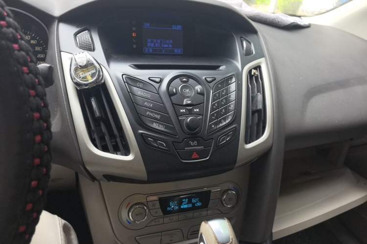 Used Ford Focus 2012 Sedan 1.6L Automatic Fashion Edition Audio And AC Panel