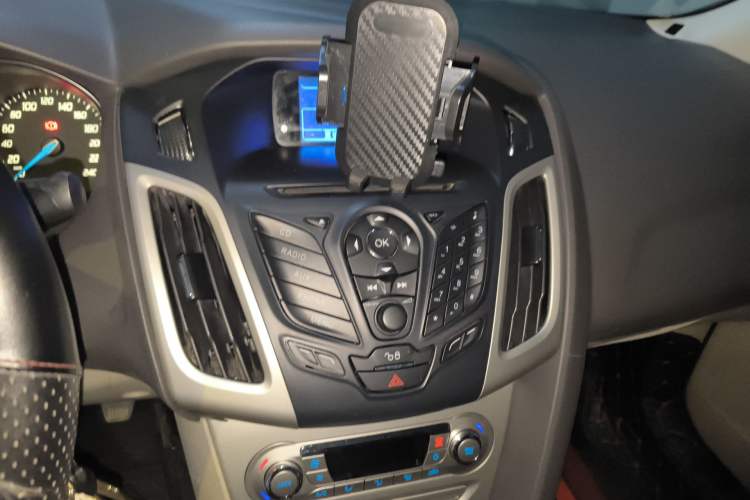 Used Ford Focus 2012 Sedan 1.6L Manual Fashion Edition Audio And AC Panel