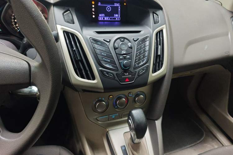 Used Ford Focus 2012 Sedan 1.6L Automatic Comfort Model Audio And AC Panel