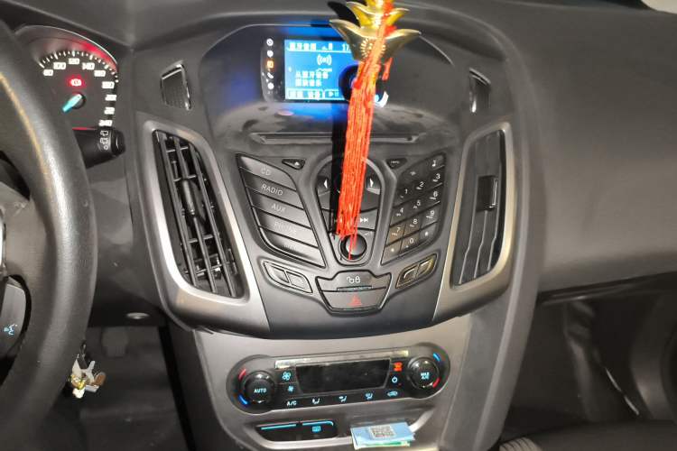 Used Ford Focus 2012 Hatchback 1.6L Manual Fashion Edition Audio And AC Panel