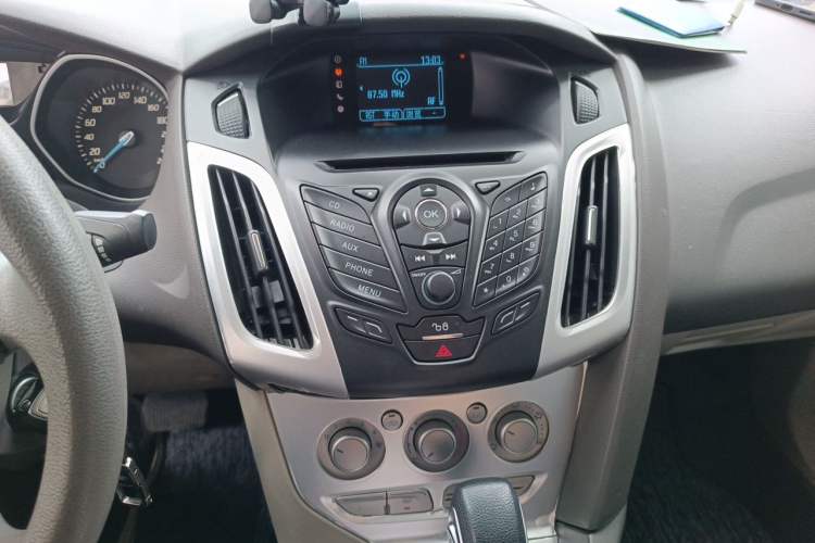 Used Ford Focus 2012 Sedan 1.6L Automatic Comfort Model Audio And AC Panel