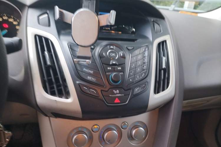 Used Ford Focus 2012 Sedan 1.6L Manual Comfort Model Audio And AC Panel