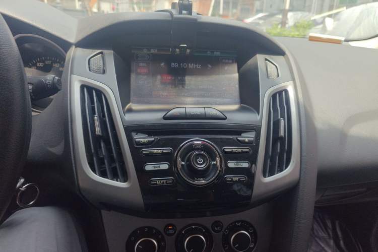 Used Ford Focus 2012 Hatchback 1.6L Automatic Comfort Model Audio And AC Panel
