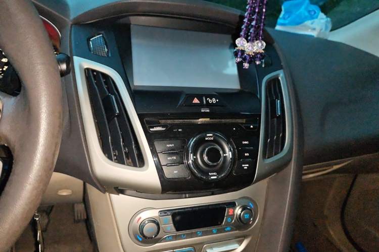 Used Ford Focus 2012 Sedan 1.6L Manual Fashion Edition Audio And AC Panel