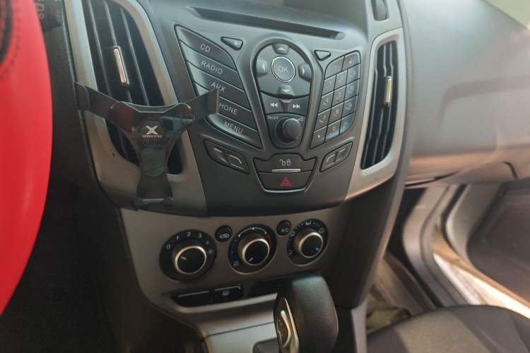 Used Ford Focus 2012 Hatchback 1.6L Automatic Comfort Model Audio And AC Panel