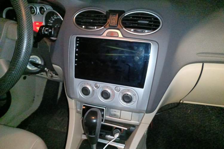 Used Ford Focus 2012 Sedan Classic 1.8L Automatic Fashion Edition Audio And AC Panel