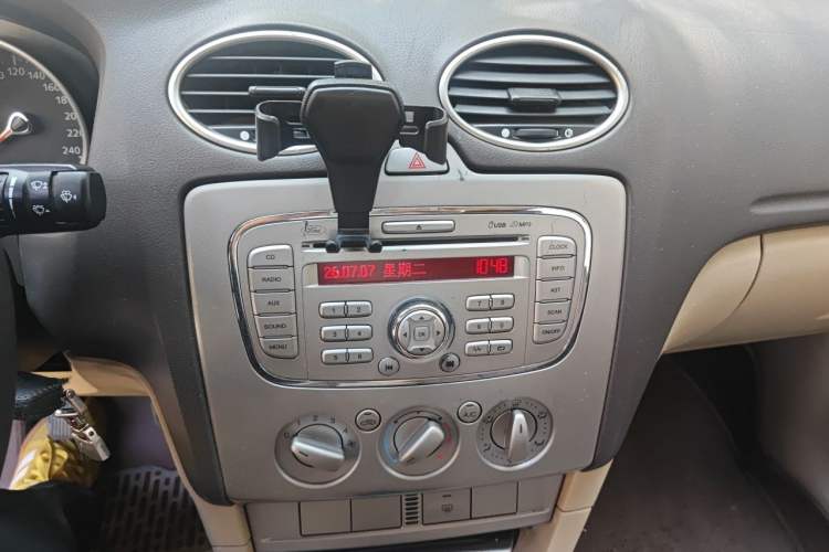 Used Ford Focus 2012 Sedan Classic 1.8L Manual Base Model Audio And AC Panel
