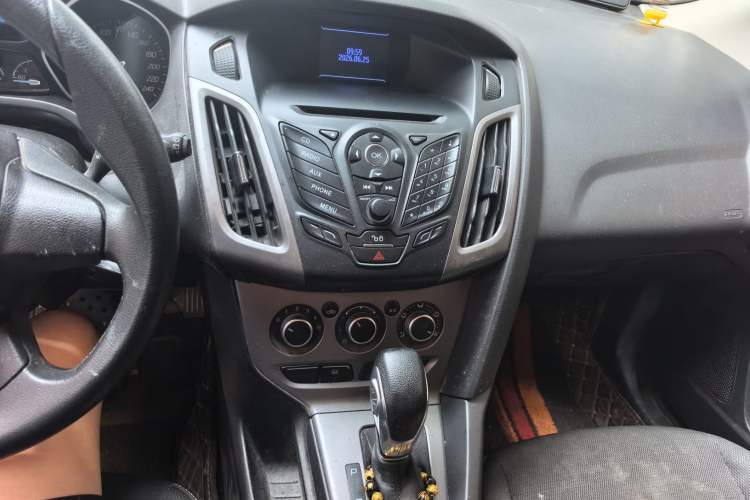 Used Ford Focus 2012 Hatchback 1.6L Automatic Comfort Model Audio And AC Panel