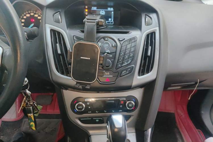 Used Ford Focus 2012 Sedan 1.6L Automatic Fashion Edition Audio And AC Panel