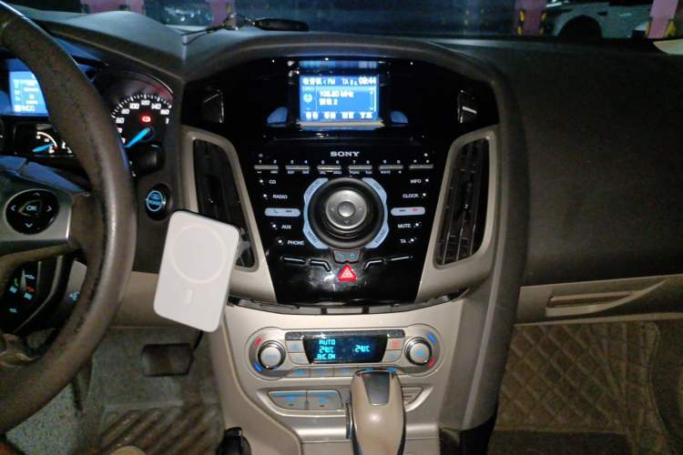 Used Ford Focus 2012 Sedan 2.0L Automatic Flagship Model Audio And AC Panel
