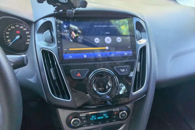 Used Ford Focus 2012 Sedan 1.6L Manual Fashion Edition Audio And AC Panel