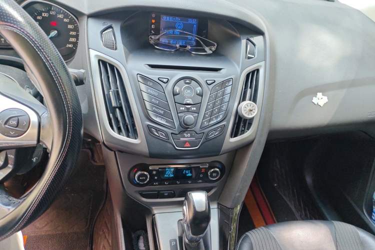 Used Ford Focus 2012 Sedan 1.6L Automatic Fashion Edition Audio And AC Panel