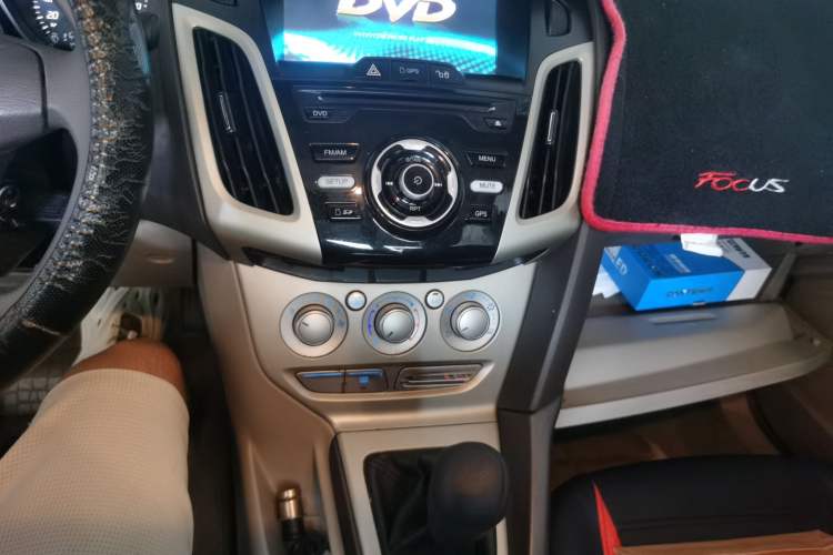 Used Ford Focus 2012 Sedan 1.6L Manual Comfort Model Audio And AC Panel