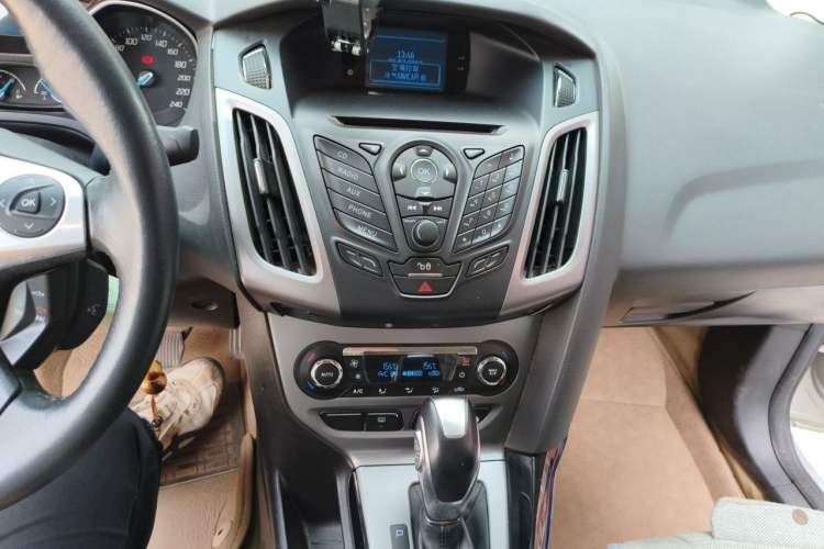 Used Ford Focus 2012 Sedan 1.6L Automatic Fashion Edition Audio And AC Panel