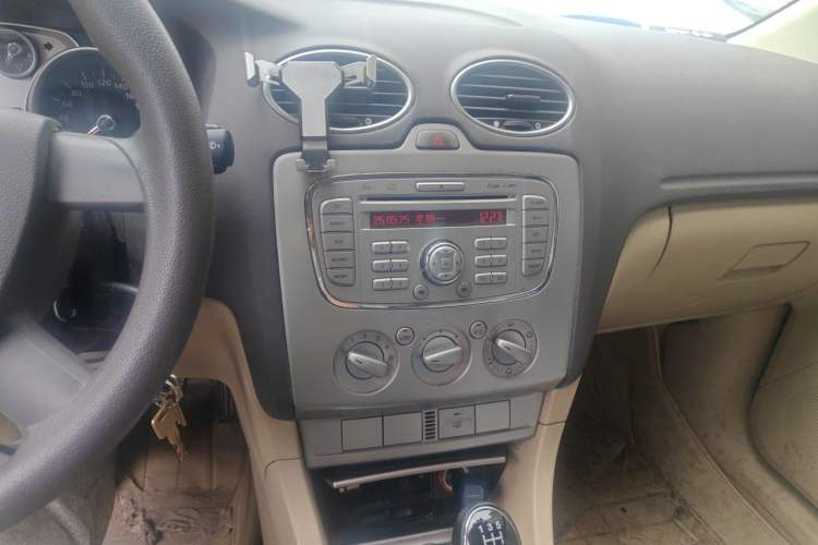 Used Ford Focus 2012 Sedan Classic 1.8L Manual Fashion Edition Audio And AC Panel