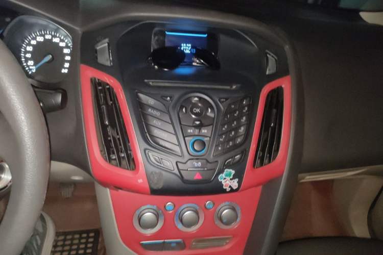 Used Ford Focus 2012 Sedan 1.6L Manual Comfort Model Audio And AC Panel