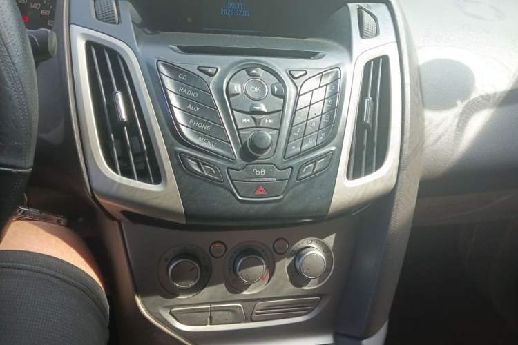 Used Ford Focus 2012 Sedan 1.6L Manual Comfort Model Audio And AC Panel