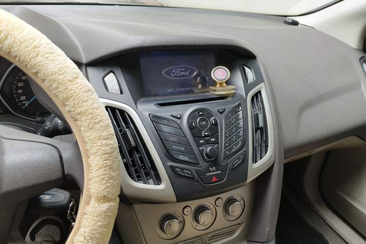 Used Ford Focus 2012 Sedan 1.6L Manual Comfort Model Audio And AC Panel