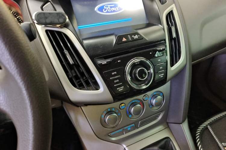 Used Ford Focus 2012 Sedan 1.6L Manual Comfort Model Audio And AC Panel