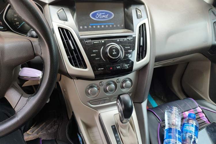 Used Ford Focus 2012 Sedan 1.6L Automatic Comfort Model Audio And AC Panel
