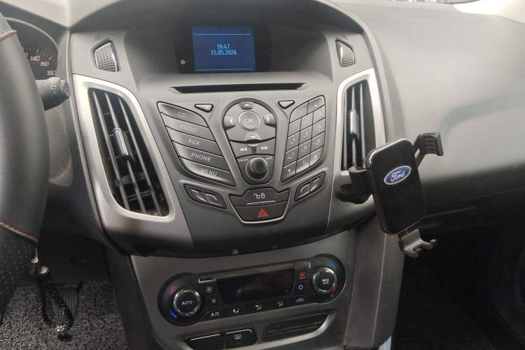 Used Ford Focus 2012 Hatchback 1.6L Manual Fashion Edition Audio And AC Panel