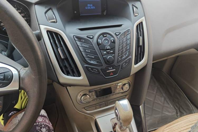 Used Ford Focus 2012 Sedan 1.6L Automatic Fashion Edition Audio And AC Panel