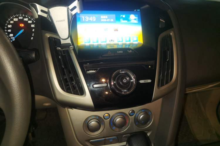 Used Ford Focus 2012 Sedan 1.6L Automatic Comfort Model Audio And AC Panel