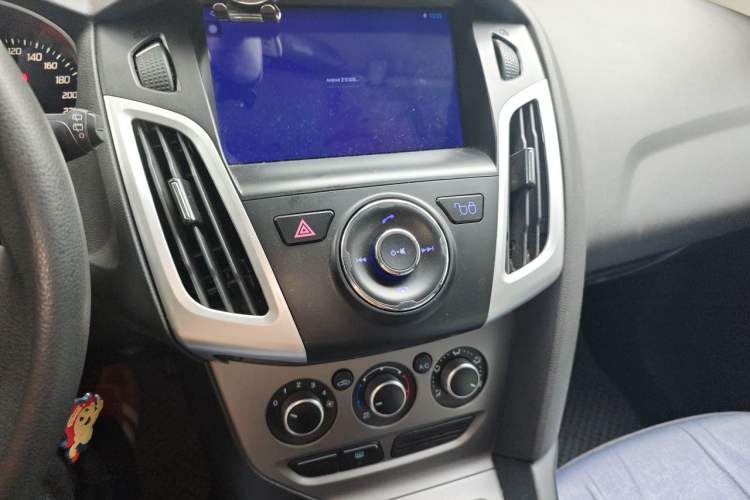 Used Ford Focus 2012 Hatchback 1.6L Manual Comfort Model Audio And AC Panel
