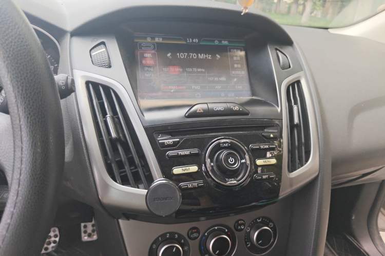 Used Ford Focus 2012 Hatchback 1.6L Automatic Comfort Model Audio And AC Panel