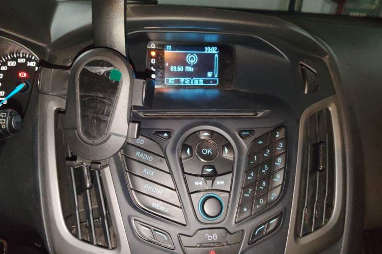 Used Ford Focus 2012 Hatchback 1.6L Automatic Comfort Model Audio And AC Panel