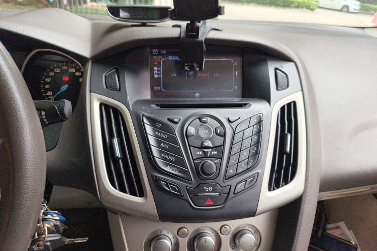 Used Ford Focus 2012 Sedan 1.6L Automatic Comfort Model Audio And AC Panel
