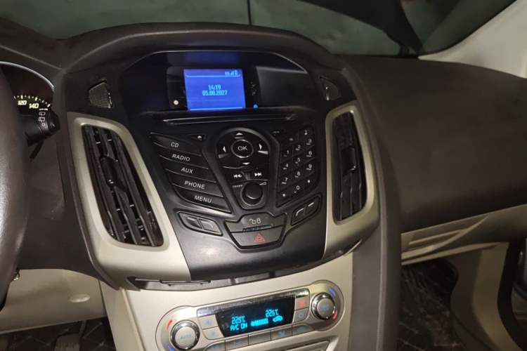 Used Ford Focus 2012 Hatchback 1.6L Manual Fashion Edition Audio And AC Panel