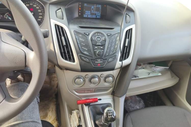 Used Ford Focus 2012 Sedan 1.6L Manual Comfort Model Audio And AC Panel