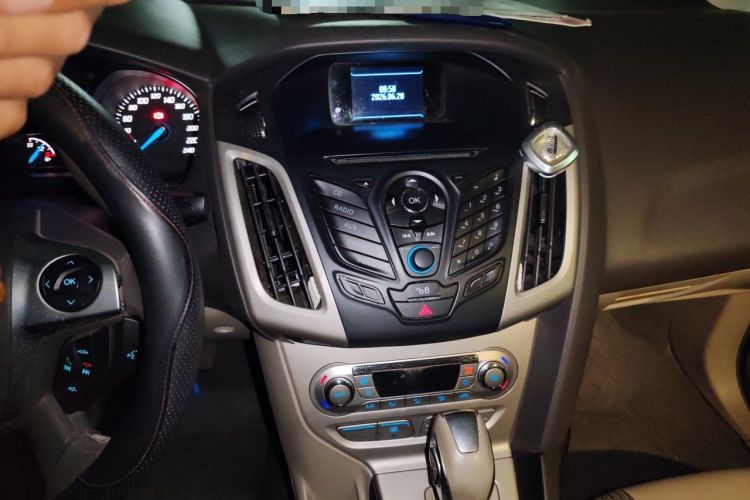 Used Ford Focus 2012 Sedan 1.6L Automatic Fashion Edition Audio And AC Panel