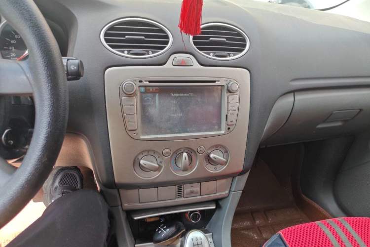 Used Ford Focus 2012 Hatchback Classic 1.8L Manual Fashion Edition Audio And AC Panel