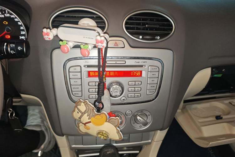 Used Ford Focus 2012 Hatchback Classic 1.8L Automatic Fashion Edition Audio And AC Panel