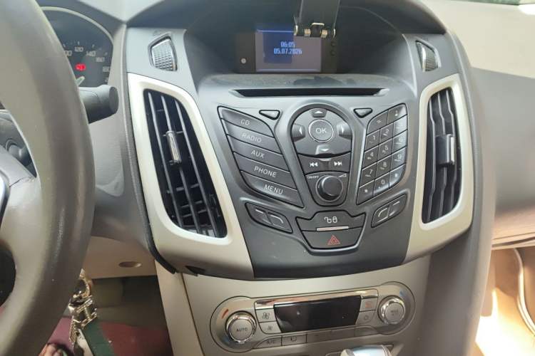 Used Ford Focus 2012 Sedan 1.6L Automatic Fashion Edition Audio And AC Panel