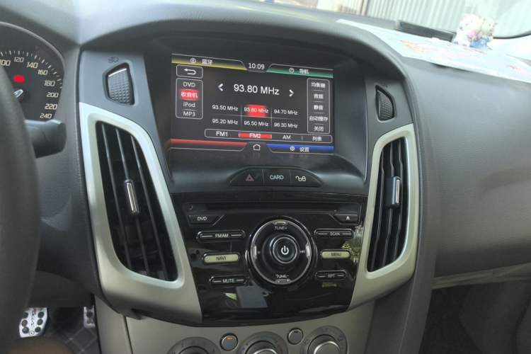 Used Ford Focus 2012 Sedan 1.6L Manual Comfort Model Audio And AC Panel