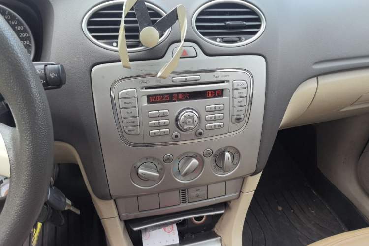 Used Ford Focus 2012 Sedan Classic 1.8L Manual Fashion Edition Audio And AC Panel