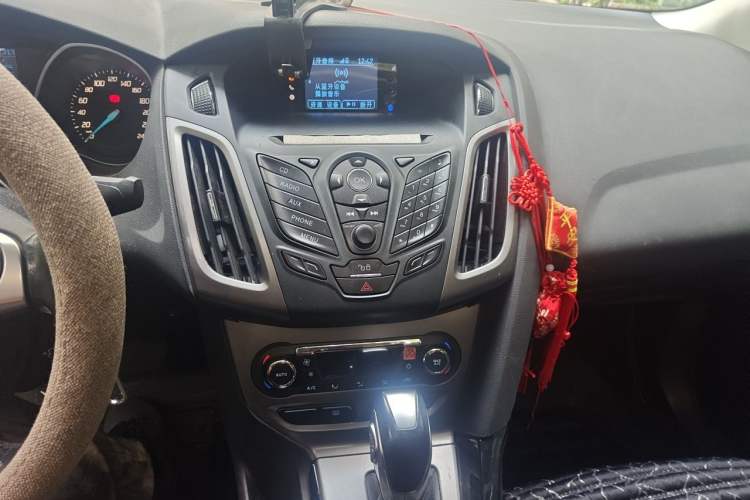 Used Ford Focus 2012 Sedan 1.6L Automatic Fashion Edition Audio And AC Panel