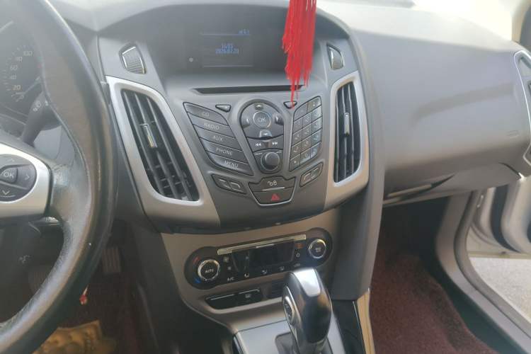 Used Ford Focus 2012 Sedan 1.6L Automatic Fashion Edition Audio And AC Panel