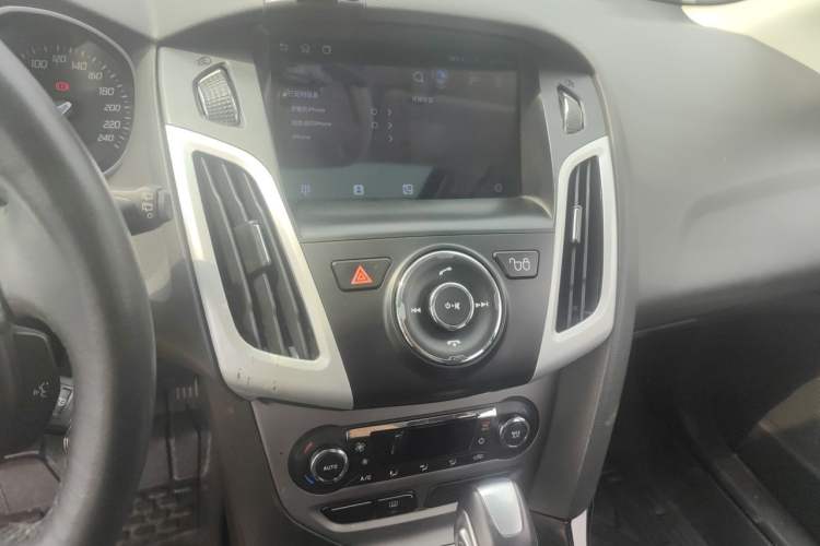 Used Ford Focus 2012 Hatchback 1.6L Automatic Fashion Edition Audio And AC Panel
